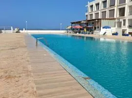 great appart with pool & surf