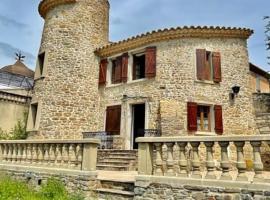 Le Petit Château de Tournissan, hotel con estacionamiento en Tournissan