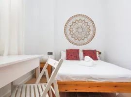 Oasis in the heart of Seville - 2 BR apt with FREE PARKING