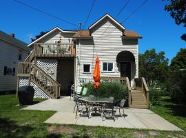 The Cute & Cozy - Upper Apt - Great Location!, hotel with parking in Frankfort