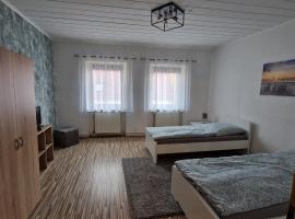 Ferienwohnung/Monteurunterkunft Leopolshall, apartment in Staßfurt