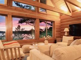 Luxury Waterfront Cottage, hotel in Parry Sound