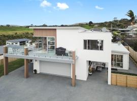 Hillside Haven House & Unit, hotel with jacuzzis in Raglan