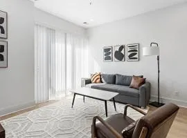 Hip New Condo near Broadway and Trendy East Nash with 5 Beds