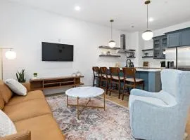 Chic 5 Bed, 2 Bedroom Free Parking - 3 miles to Broadway
