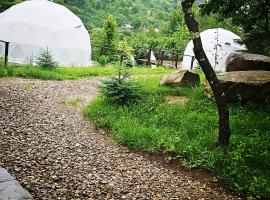The Grand Prestige Igloo, kamp s luksuznim šatorima u gradu 'Gura Teghii'