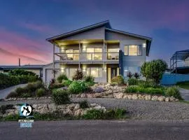 Majestic Ocean Views in Architectural 3BR House