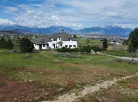 Ranch Mansion 6 Acres & 360 Mnt Views & Hiking!, ξενοδοχείο σε Eagle Mountain