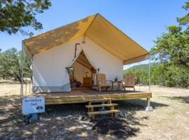 Cozy Hill Country Glamping for Stargazing，伯爾尼的豪華帳蓬