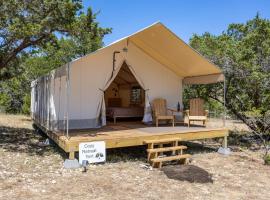 Heated "Cozy Retreat" Glamping Tent, luxury tent in Boerne