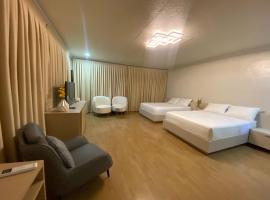Honey Suite Room Inside Bee Cafe Cebu at Ayala Area, ubytovanie typu bed and breakfast v destinácii Cebu City