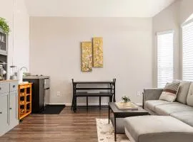 Arbor Suite Cypress 2BR with Suburban comforts!