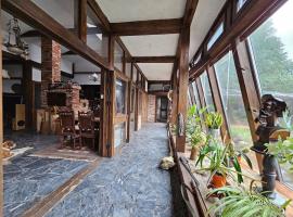 Earthship Mierzeszyn, hotel con parcheggio a Mierzeszyn