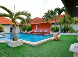 Pattaya Jomtien large pool 6 bed 5 bath villa