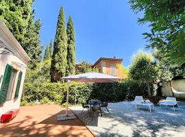 La mia limonaia sui colli, garden, parking, fit for bike !, villa in Florence