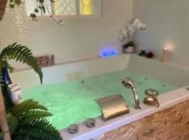 LOVER'S ROOM TROPIC