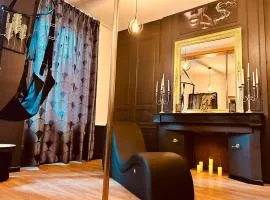Love room « L'étreinte dorée »