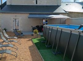 Superbe gite 10 personnes à Gizeux avec piscine, villa em Gizeux