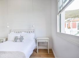 Sunny Windsor Apartment in Kalk Bay, apartment in Cape Town