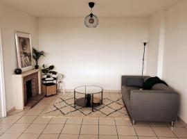 Airport Access Apartment - Your Gateway to Comfort, apartamento em Charleroi