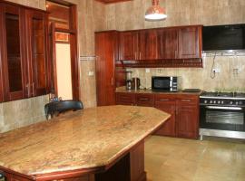The Beautiful Mind 3 Bedroom Apartment, hotel a Bawaleshi