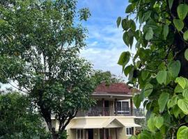 Marina Homestay, hotel v destinaci Devāla