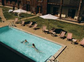 Eden Resort, Hotel in Yasnogorodka