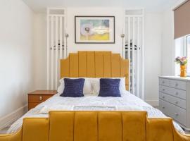 Cosy 3 Bedroom Apartment- 6 Guests with Free Parking, hotel v destinácii Wyken
