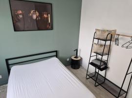 Chambre, hotel with parking in Sulniac
