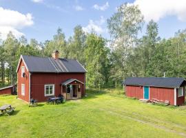 Chalet Mjöshult by Interhome, hotel v destinaci Hjorted