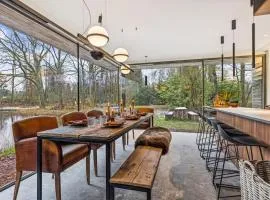 Stylish lakehouse in idyllic, private green scenery