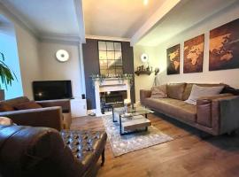 Peak District Self Catering Holiday Home, tempat menginap di Glossop