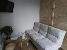 Studio cosy aux portes de Caen, khách sạn ở Mondeville