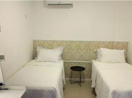 AP1203 . CONFORTO, PRATICIDADE E LOCALIZAÇÃO, hotel v destinaci Maringá
