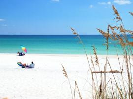 Best location with Ocean View, short walk to beach, perfect spot for your beach vacation!, husdjursvänligt hotell i Destin