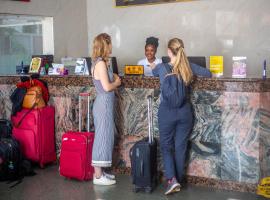 MJ Grand Hotel, hotel v destinaci East Legon