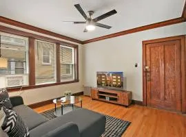 Warm & Inviting 2BR Apartment - Fullerton 1B