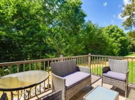 Galena Townhome with Community Perks!, hotel in Galena