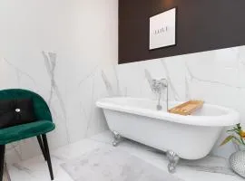 Cały apartament z Victorian wanna i podwojnym prysznicem w spokojnej dzielnicy