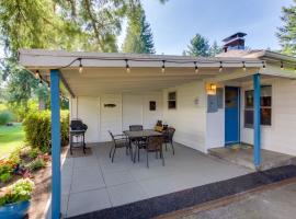 Peaceful and Scenic Cottage Near McKenzie River!, hotel din Vida