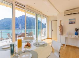 Casa Madlen - Bright Attic with Marvelous View, haustierfreundliches Hotel in Campione dʼItalia