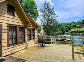 #05 - Lakefront Two Bedroom Cottage- Pet Friendly, Strandhaus in Hot Springs