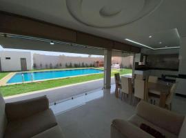 Villa avec piscine à Agadir, cabaña o casa de campo en Agadir