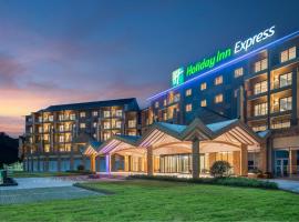 Holiday Inn Express Wawu Mountain, an IHG Hotel, hotel 4 bintang di Meishan