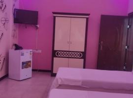 فندق دانة المكلا, hotel v destinaci Manāwirah