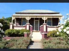 R&R Blue Diamond Luxury Cottage Maryborough, Vic