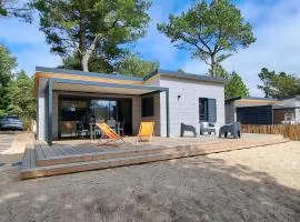 Chalet standing, 6 couchages, piscine chauffée, terrasse privée, proche plage et commerces - FR-1-361-520