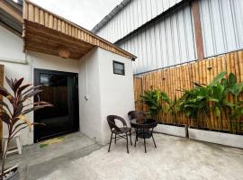 Night Delight, holiday home in Baan Tai