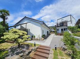 Baerongnamu Private Stay, casa rural en Seogwipo