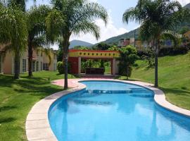 Casita de descanso en la Ribera de Chapala โรงแรมที่มีสระว่ายน้ำในChantepec